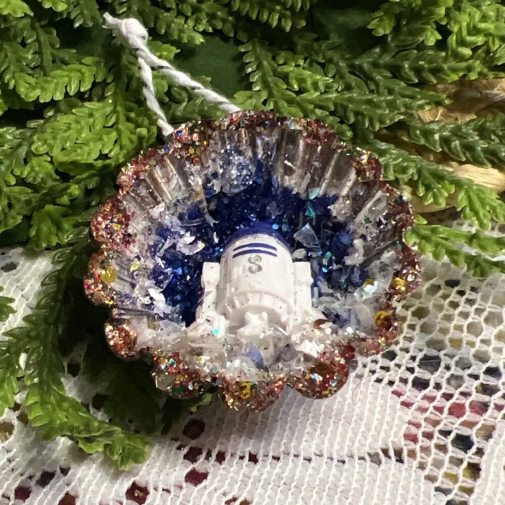 Vintage Round Tart Tin Diorama Mid Century Style Glitter Ornament + Mini R2-D2